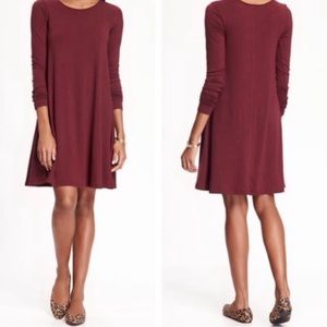 Old navy woman’s burgundy long sleeve dress